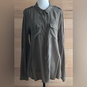 Reitmans Size medium Olive green buttondown blouse chest pockets roll tap sleeve